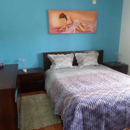 Проживание в семье Casa Da Eira *